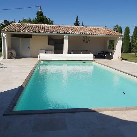 Studio Au Calme Avec Piscine Et Toutes Les Commodites Necessaires Le Thor Luaran gambar