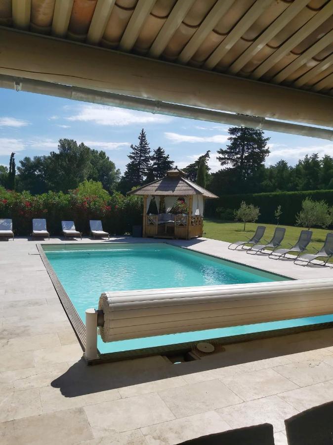 Studio Au Calme Avec Piscine Et Toutes Les Commodites Necessaires Le Thor Luaran gambar