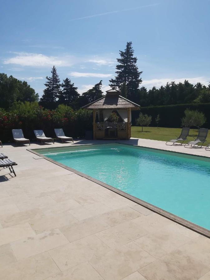 Studio Au Calme Avec Piscine Et Toutes Les Commodites Necessaires Le Thor Luaran gambar