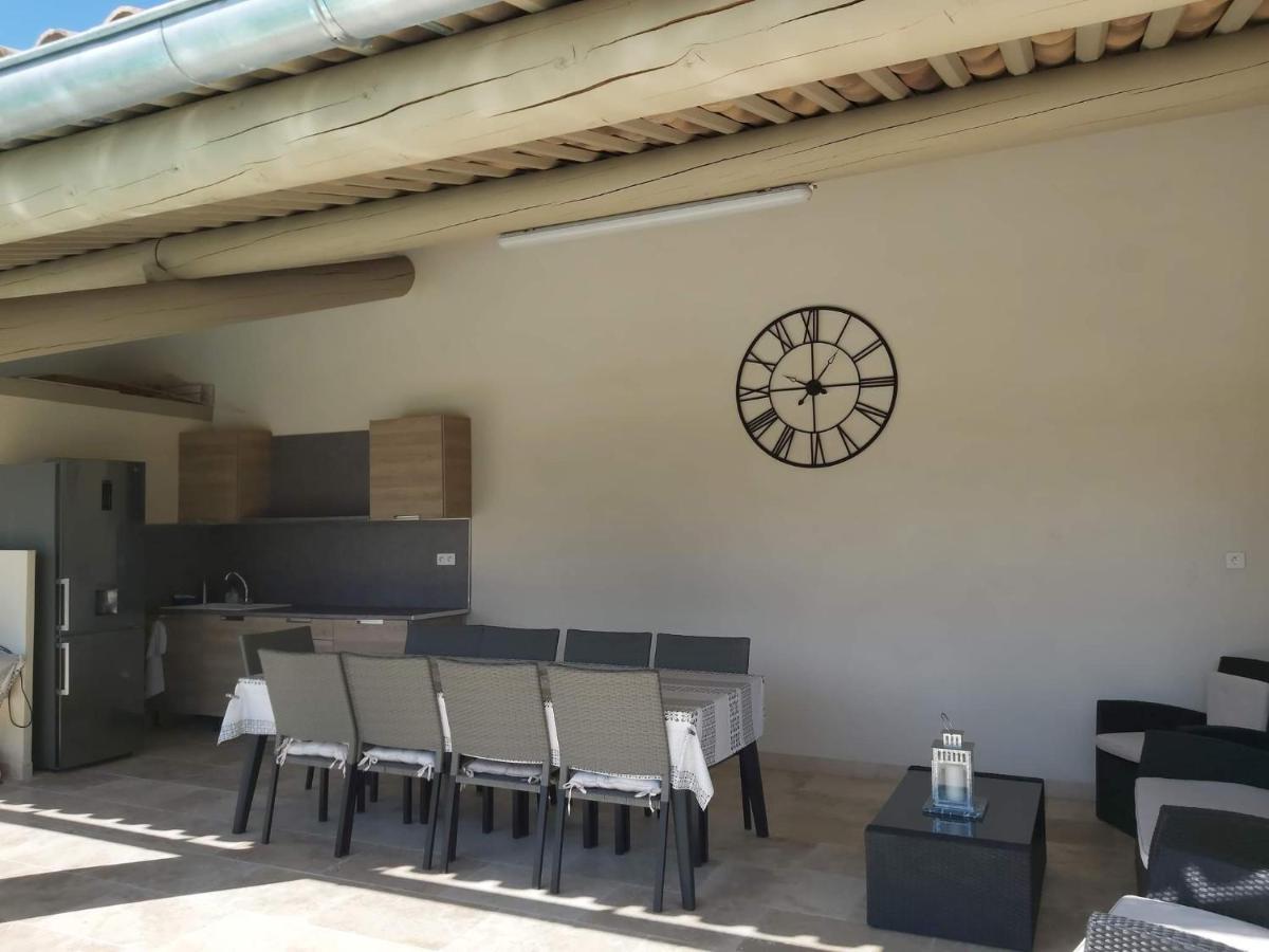 Studio Au Calme Avec Piscine Et Toutes Les Commodites Necessaires Le Thor Luaran gambar